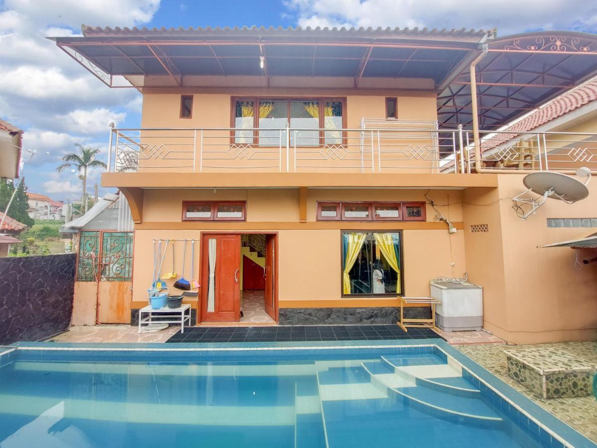 Villa Samsu By Puncak Holiday Cianjur Bagian luar foto