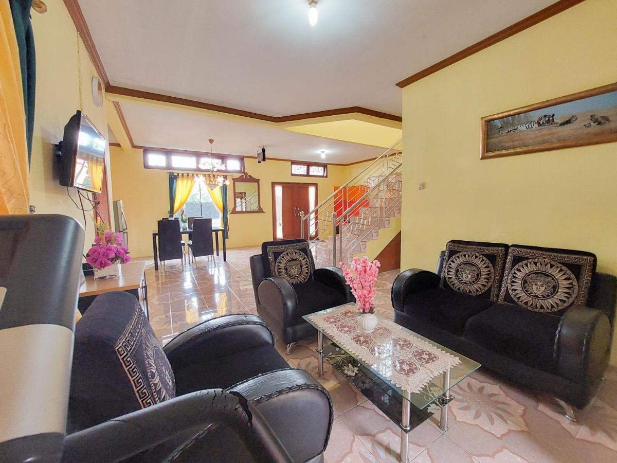 Villa Samsu By Puncak Holiday Cianjur Bagian luar foto